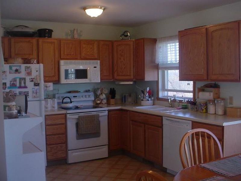 4th image of 13 MAPLE Street