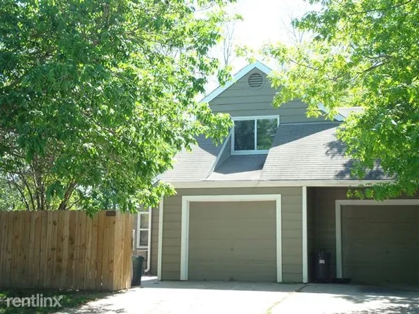 2322 Hawthorn Dr, Lawrence, KS 66047