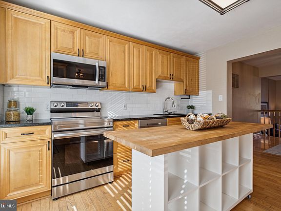 2nd image of 10262 Cherry Walk Ct