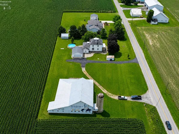 3265 Fangboner Rd, Fremont, OH 43420