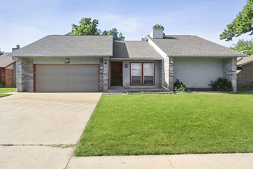 1329 W Cedarbrook Ln Photo 1
