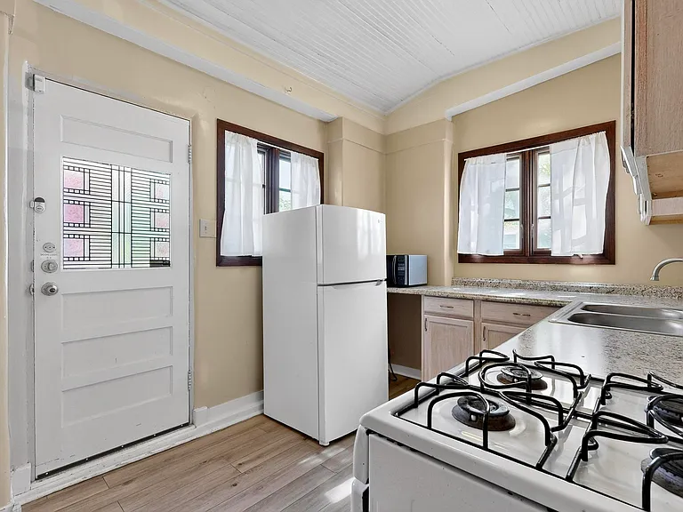 Gold Apt - Kitchen