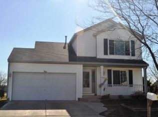 1 Sara Ct, South Elgin, IL 60177