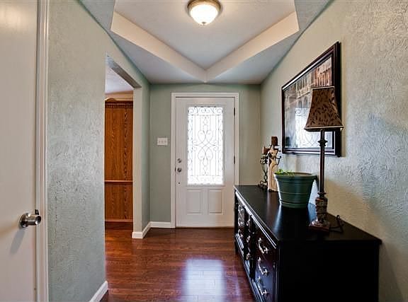 3rd image of 9415 Meadowknoll Dr