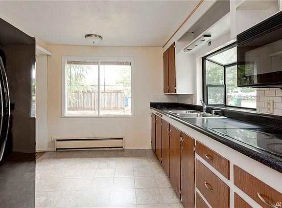 5th image of 18709 1st Ave NE