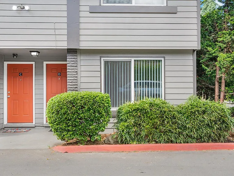 Heritage Crossing Townhome Apartments — Photo 10