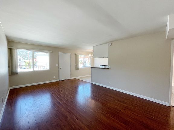 3rd image of 2841 Montrose Ave #A9