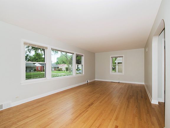 2nd image of 515 Crestwood Dr