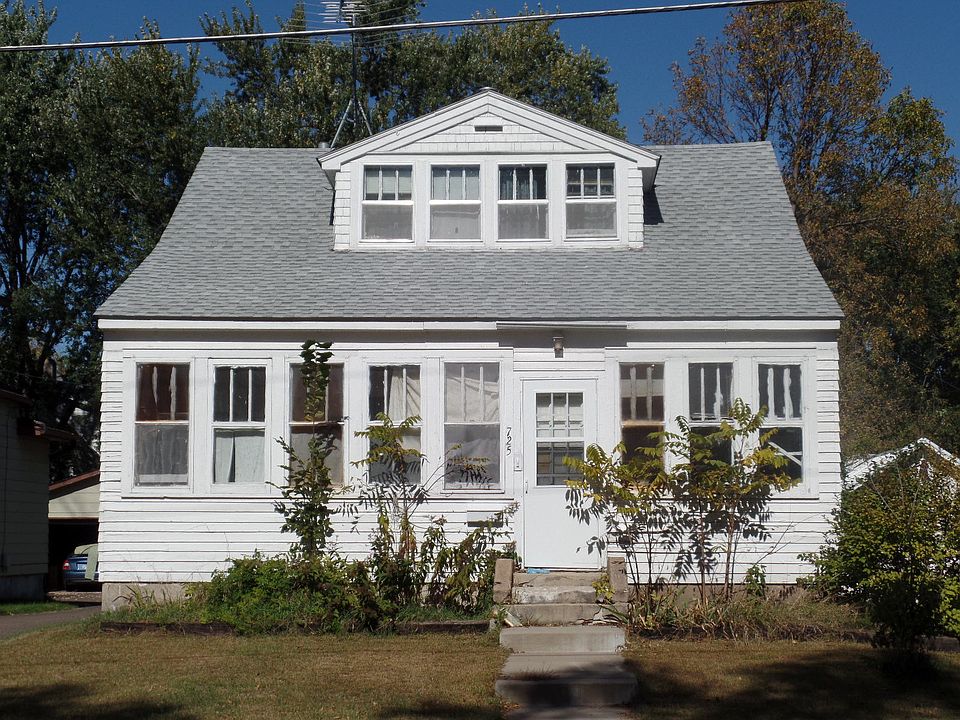 1st image of 725 2nd Ave SW