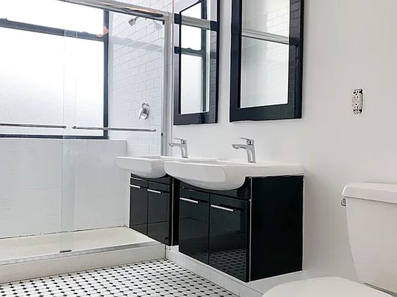 4th image of 44 Berry St APT 5C