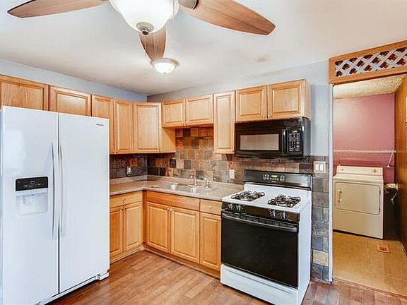 2nd image of 9441 W Hawthorne Ave