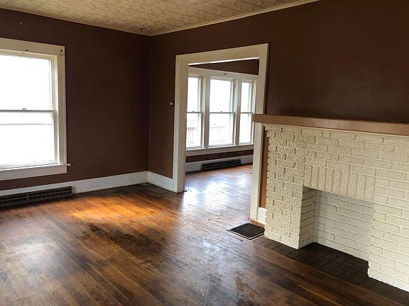5th image of 1096 E Church St