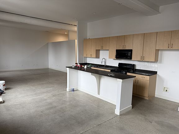 3rd image of 1659 W Ogden Ave