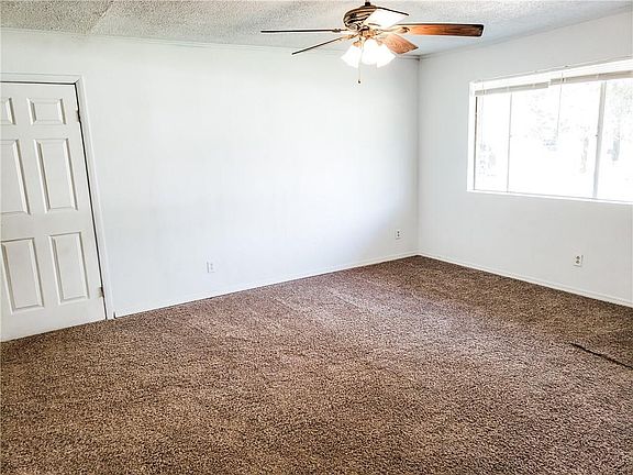 3rd image of 208 Lura Ln