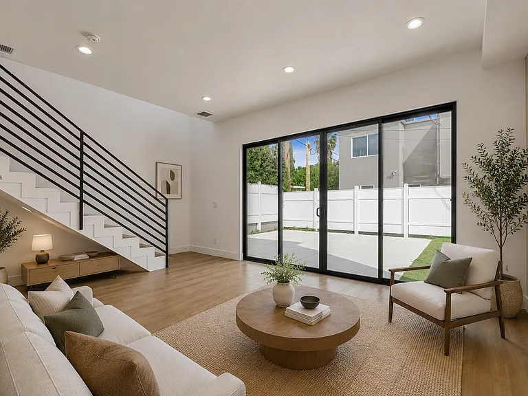 7434 Penfield Ave — Photo 18