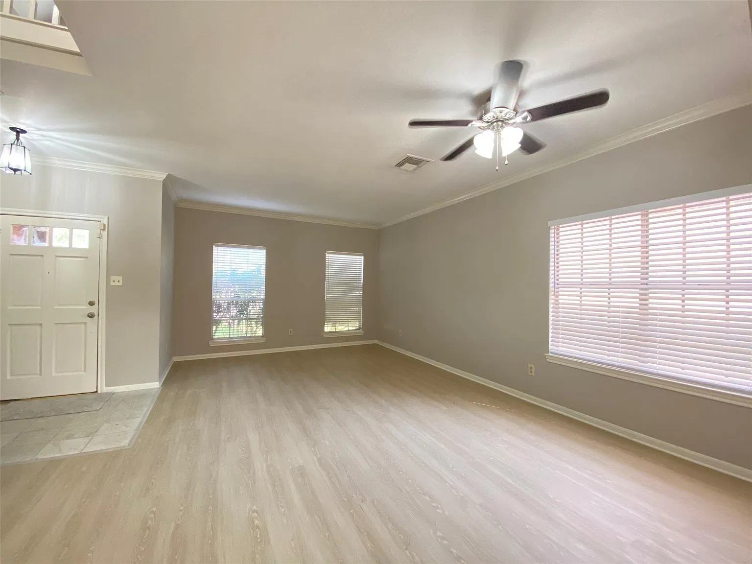 4 bed, 2.5 bath, 2161 sqft, $2,490 — Photo 3