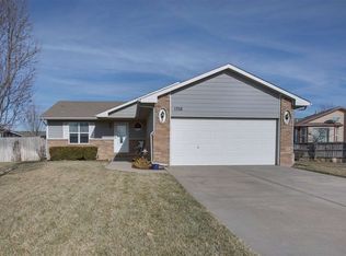 1756 N Country Walk Ln, Mulvane, KS 67110