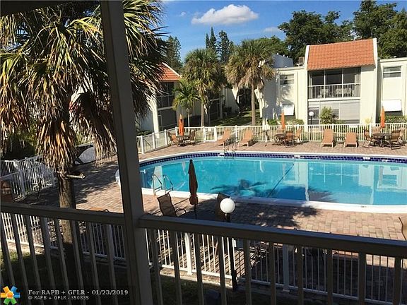 4th image of 1428 SE 4th Ave APT 216