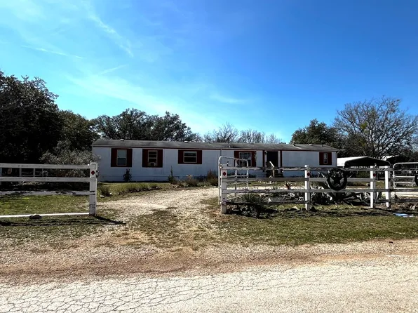 317 Lakeshore Dr N, Bandera, TX 78003