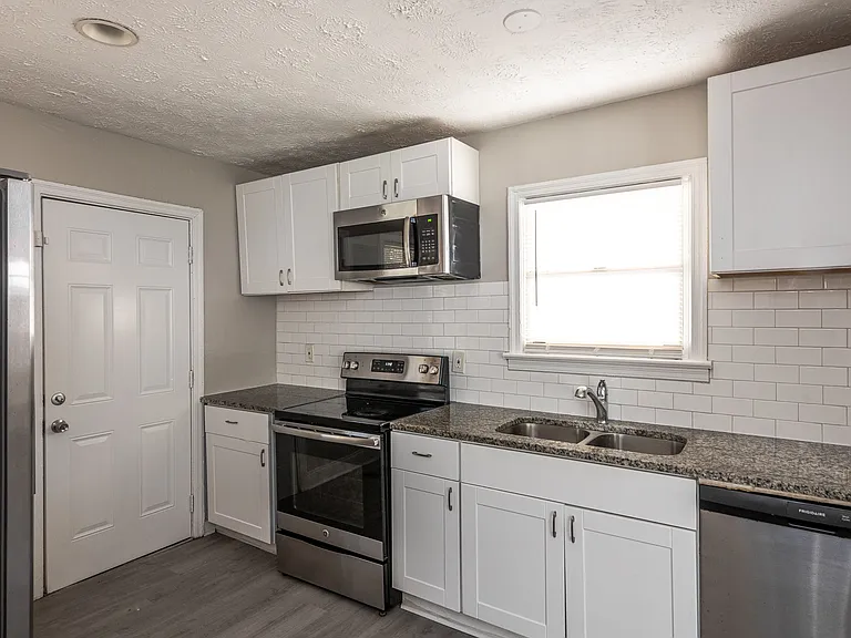 2153 Burroughs Ave SE — Photo 6