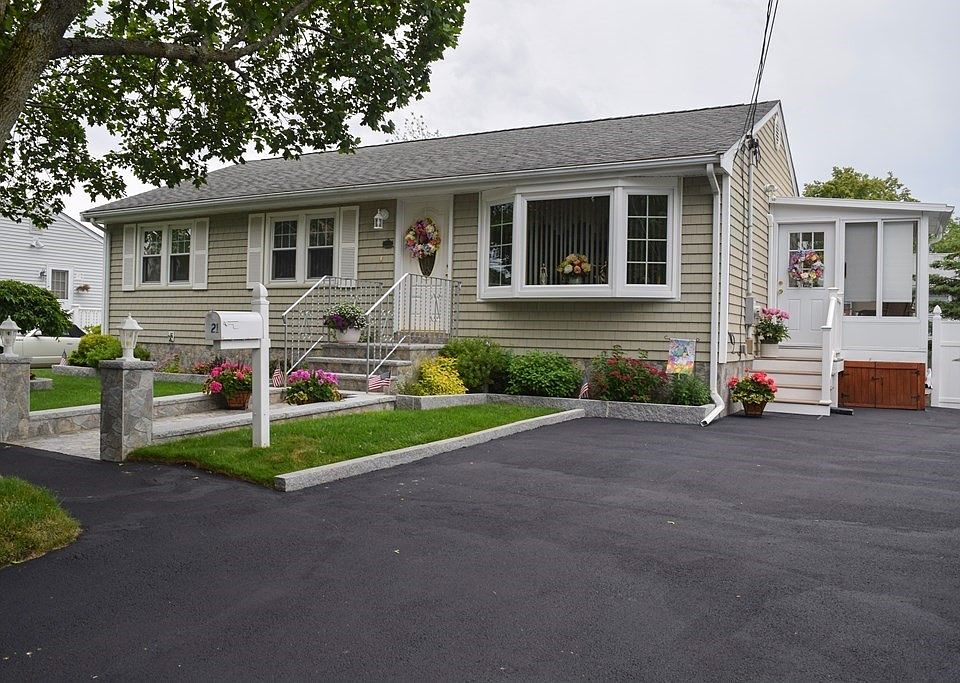 1st image of 21 Sheffield Dr