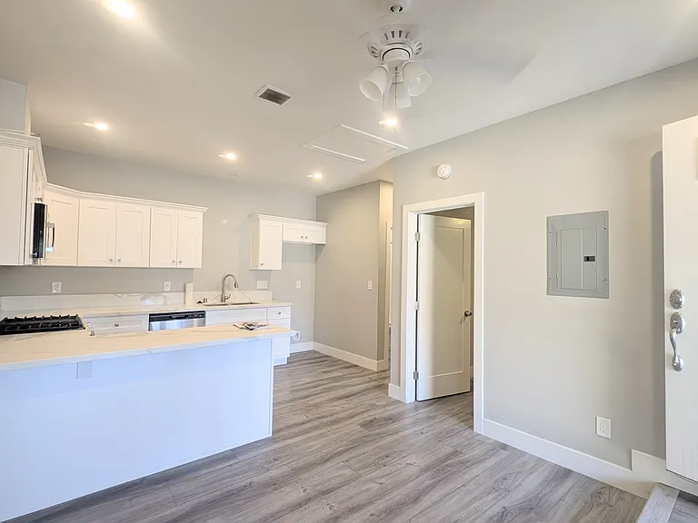 934 E 7th Ave #1 — Photo 6