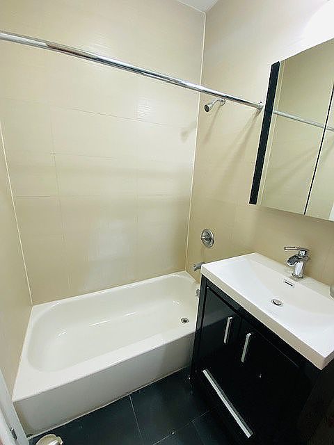 1st image of 601 10th Ave APT 3