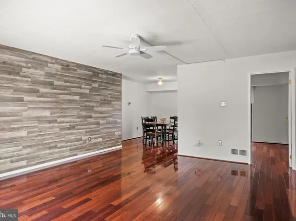 207 Hunter Ct, Marlton, NJ 08053