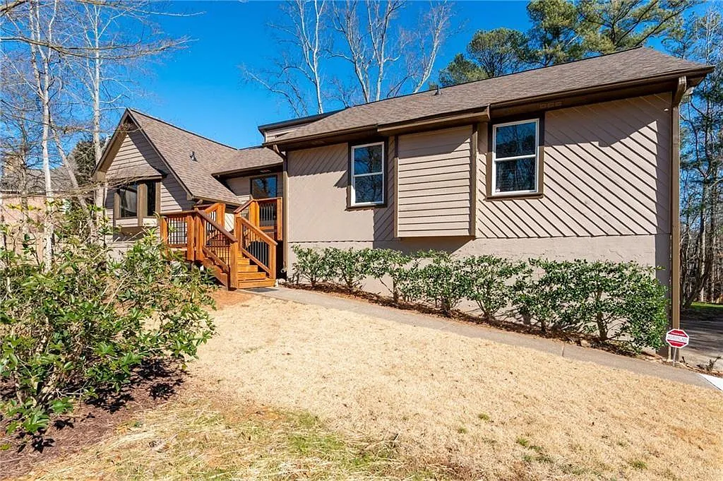 3 bed, 2.0 bath, $2,950 — Photo 3