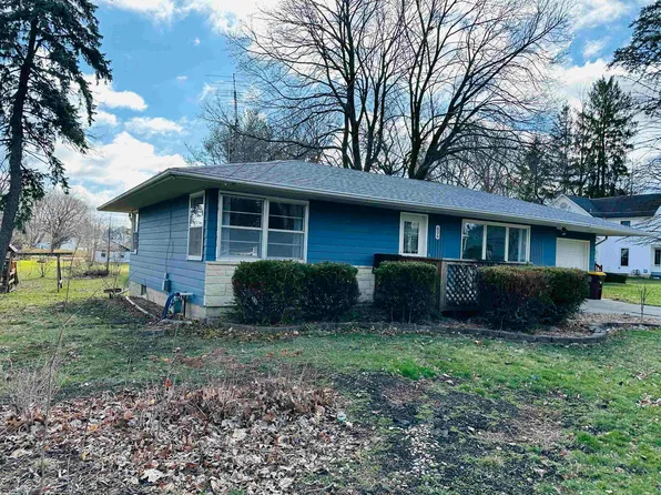 606 Maple St, Lena, IL 61048