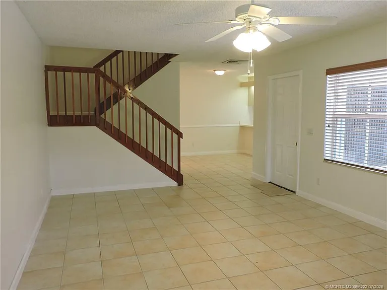 2865 SW Lakemont Pl — Photo 5