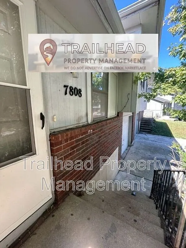 3 bed, 1.0 bath, 1000 sqft, $1,599 — Photo 2