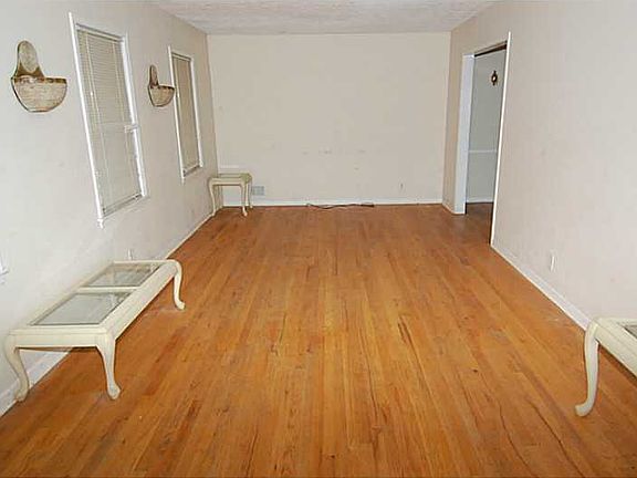 4th image of 4471 Bramwell Dr