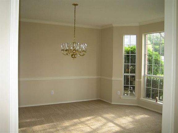 4th image of 1712 Forest Oak Ct