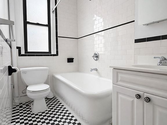 4th image of 55 W 55th St APT 7C