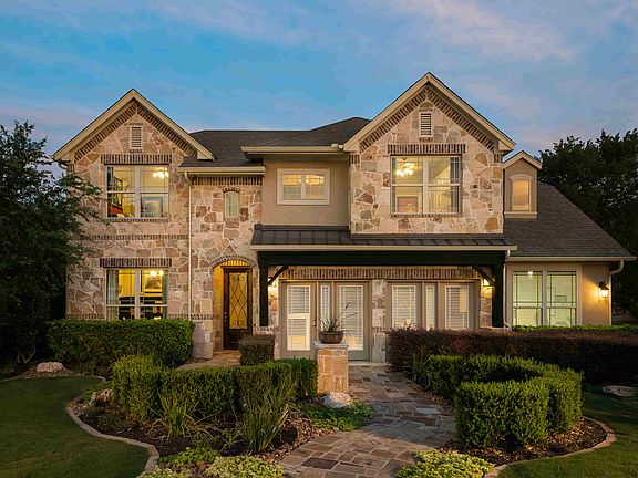 Front Gate at Fair Oaks Ranch 70 - Guillermo Interior Image 2