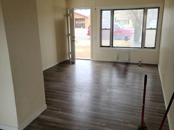 2nd image of 1112 Sierra Dr