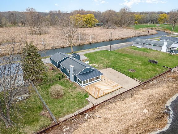 2nd image of 4932 Lakeside Dr