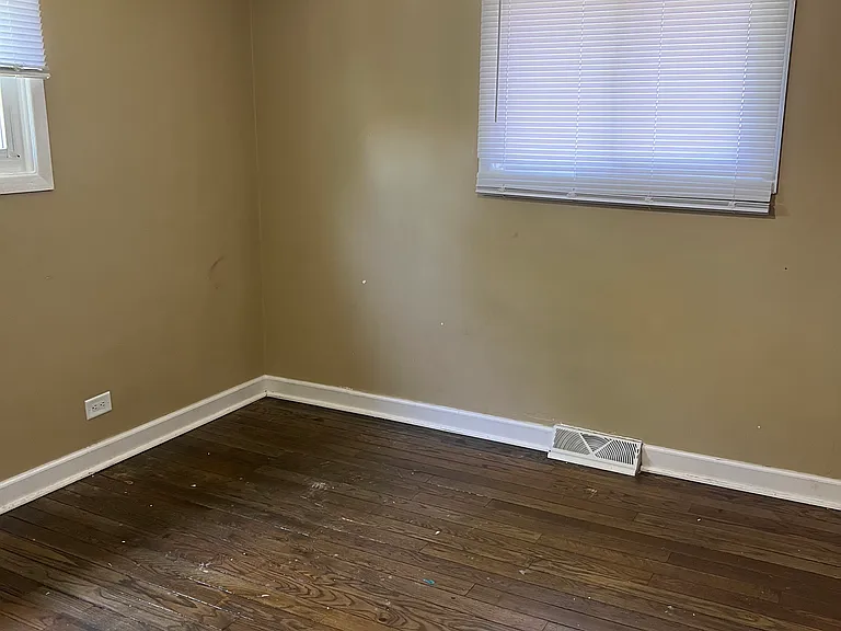 16549 Winchester Ave — Photo 10