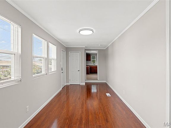 4th image of 230 Kayser Ave