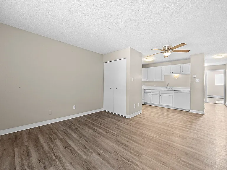 Garden Pointe — Photo 16