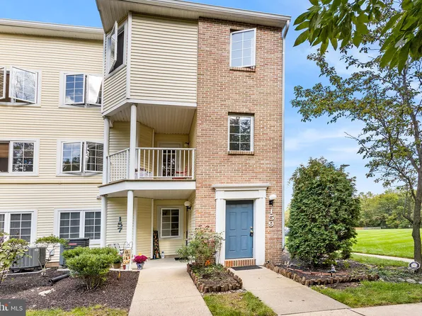 159 Naomi Ct, Levittown, PA 19057