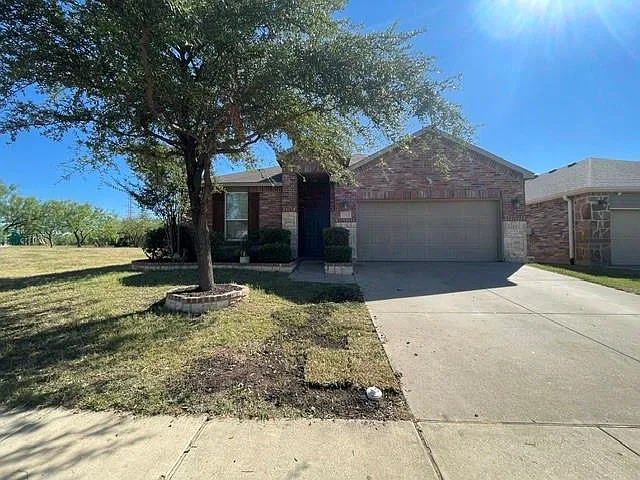 3 bed, 2.0 bath, 2157 sqft, $2,295 — Photo 2