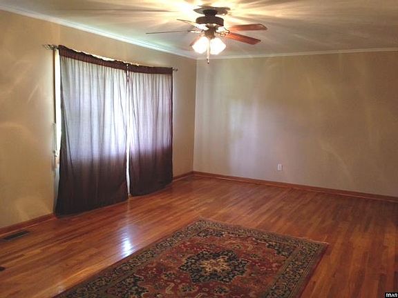 3rd image of 4935 Robin Dr