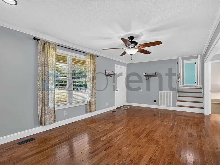 906 Diamond Cir — Photo 5