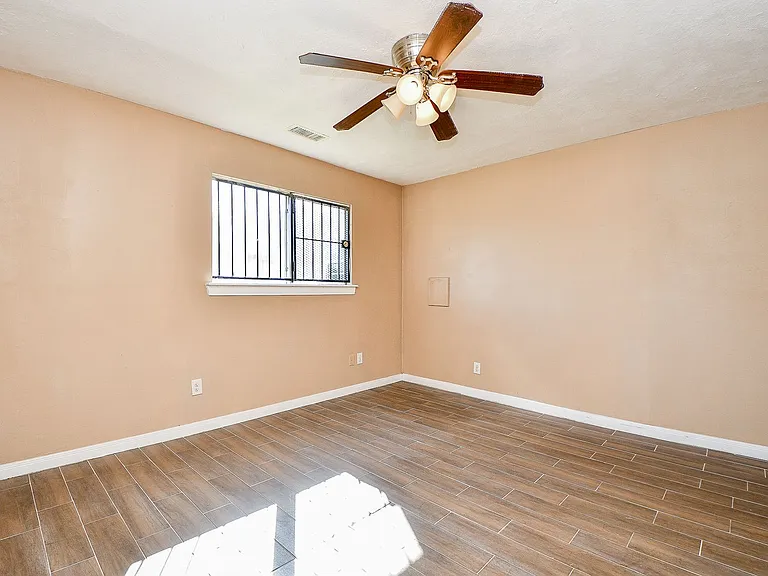 4926 Ridgestone St — Photo 16
