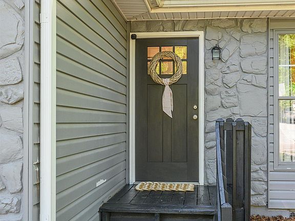 5th image of 2400 Glenmore Ct