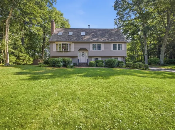 99 Overlook Dr, Raynham, MA 02767