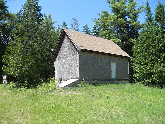 3rd image of 3330s Whitecaps Trail