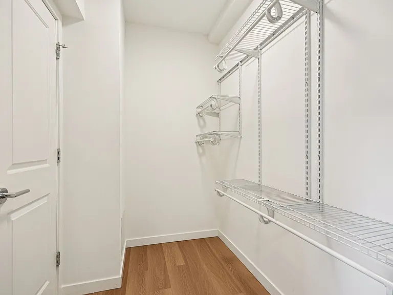 1650 W. Roscoe St. — Photo 19